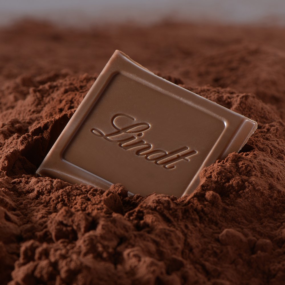 Lindt Creation Chocolat De Luxe – Milk Chocolate Cake Bar 150g