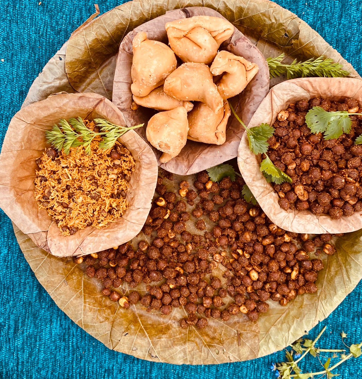 The Triveni Pitara – Prayagraj Rakhi Hamper with Hari Ram’s Special Snacks