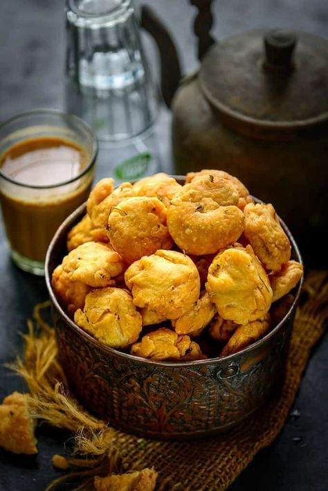 Pure Ghee Mathri from Hari Ram- Allahabad's Most Famous 140 Year Old Shop