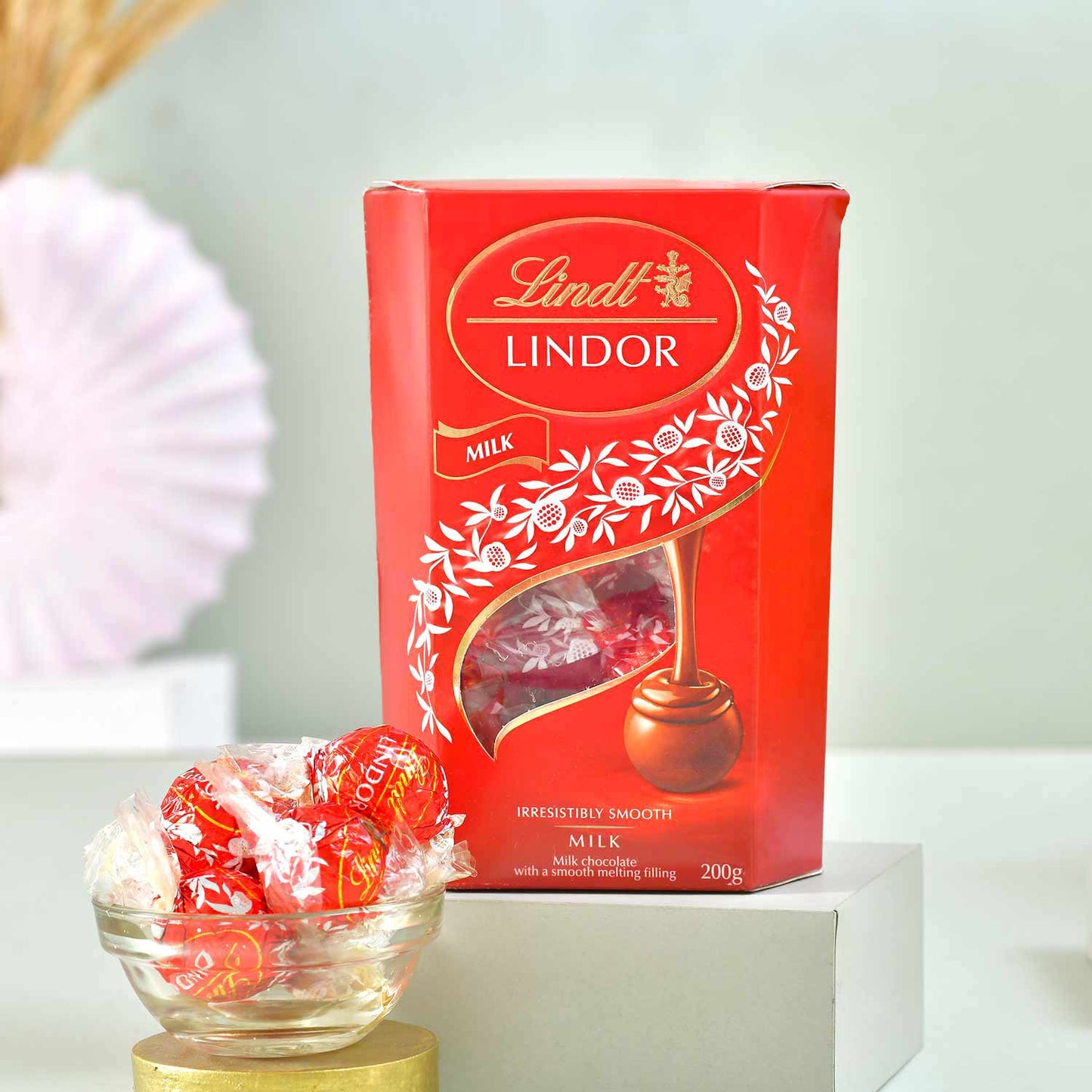 Lindt LINDOR Milk Chocolate Truffles Rakhi Hamper 200g – Imported